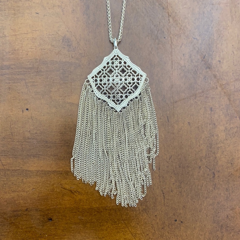 Kendra Scott necklace